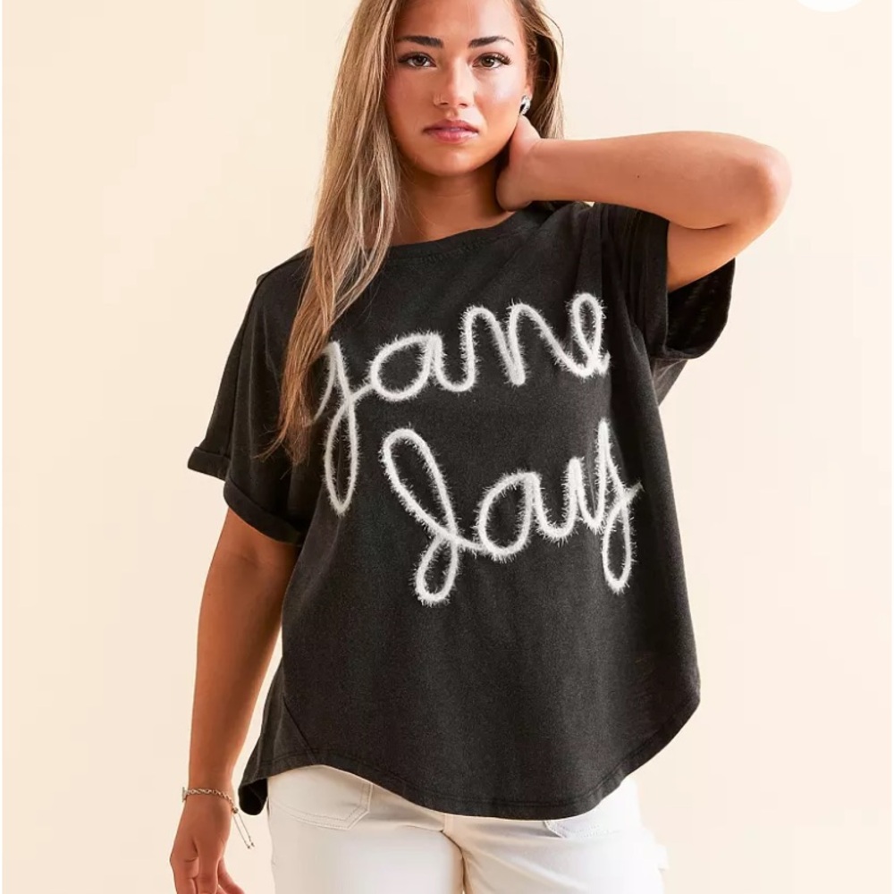 Buckle Black Tee with White Script